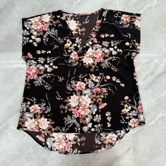 Women’s SHEIN Curve Floral Print High Low V-Neck Cap Sleeve Top Plus Size 1XL - Picture 3 of 16